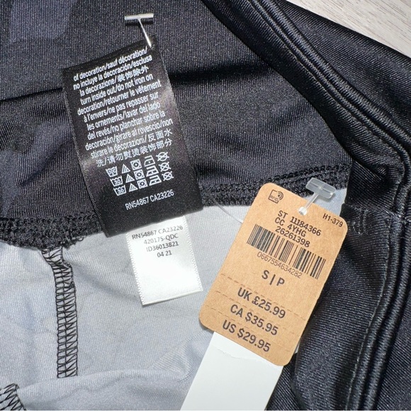 💝PINK Active NWT Camo Workout Shorts 4" Inseam Size Small - Picture 5 of 5